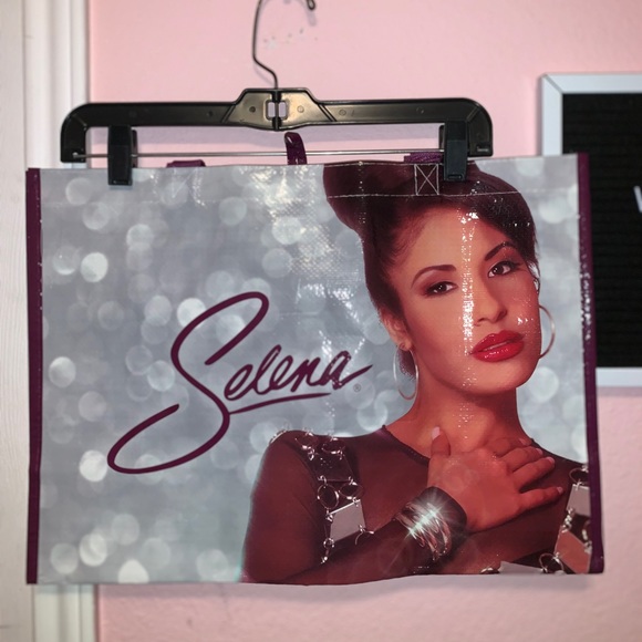 HEB Handbags - LIMITED EDITION SELENA GROCERY TOTE .